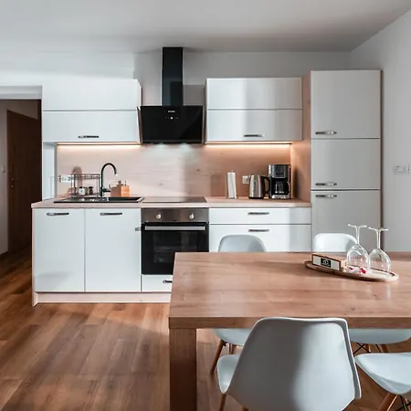 Apartmaji Enia Ratece-planica, * Краньска Гора