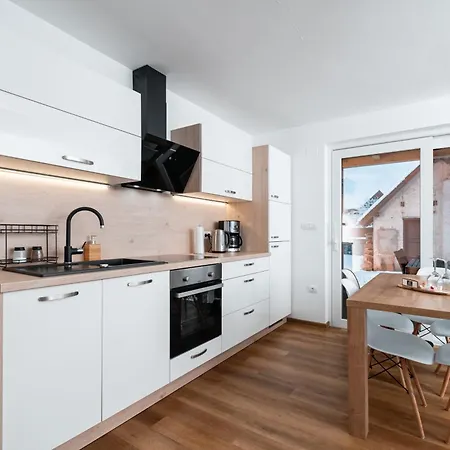 Daire Apartmaji Enia Ratece-planica, *