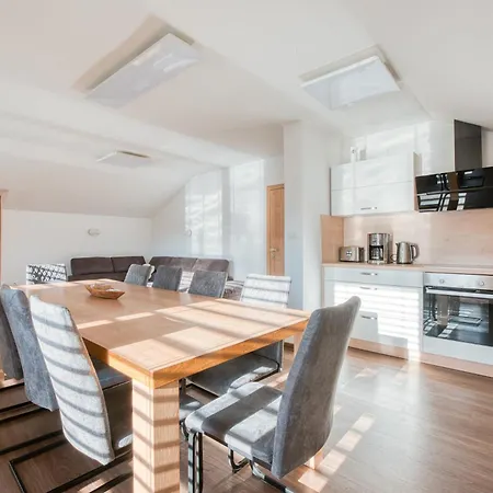 Apartmaji Enia Ratece-planica, *